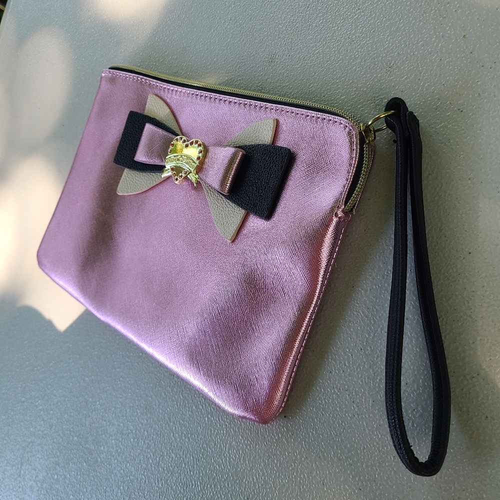 Betsey Johnson Saffiano Blush Metallic Bow Wristlet Clutch Pouch zip bag - Picture 12 of 16